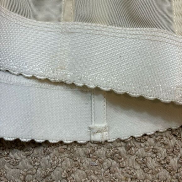 Ladies‎ Vintage Union Made Goddess Brand White Bustier Size 42FF - Picture 12 of 13